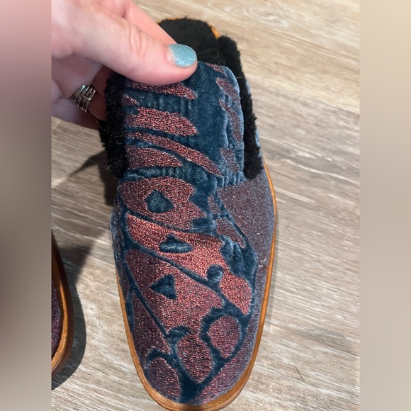 Free People Butterfly Effect Slip Mules/Slippers Wood Bottom Fur Lining Size 38 - Picture 10 of 15